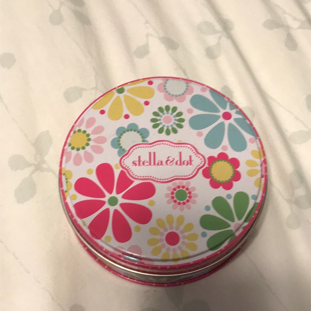 Stella & Dot tin